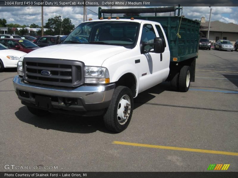 Oxford White / Medium Flint 2004 Ford F450 Super Duty XL SuperCab 4x4 Chassis