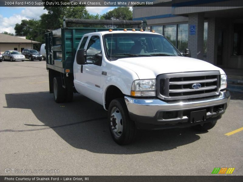 Oxford White / Medium Flint 2004 Ford F450 Super Duty XL SuperCab 4x4 Chassis