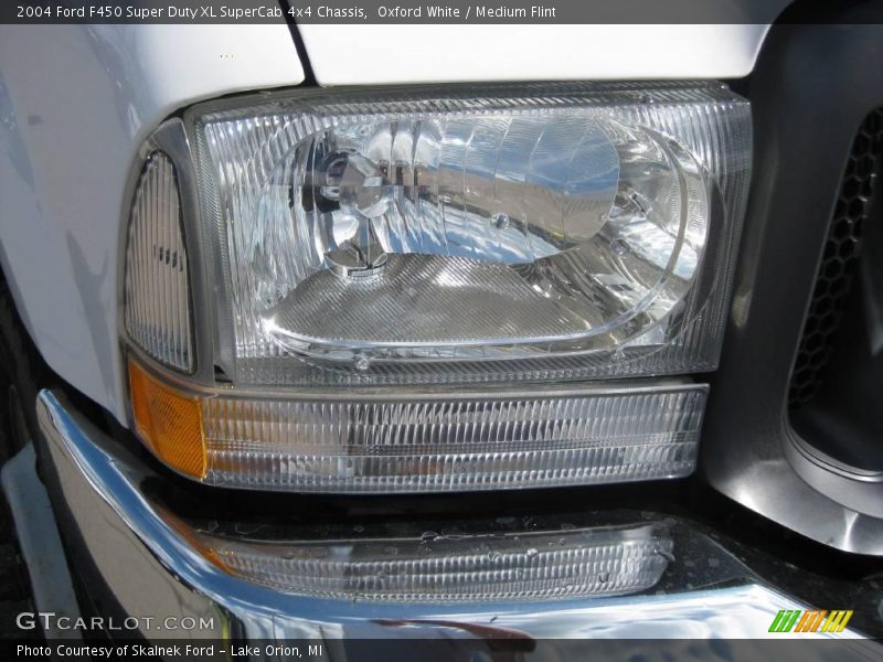 Oxford White / Medium Flint 2004 Ford F450 Super Duty XL SuperCab 4x4 Chassis
