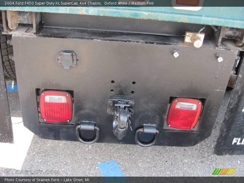 Oxford White / Medium Flint 2004 Ford F450 Super Duty XL SuperCab 4x4 Chassis