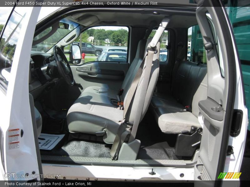 Oxford White / Medium Flint 2004 Ford F450 Super Duty XL SuperCab 4x4 Chassis