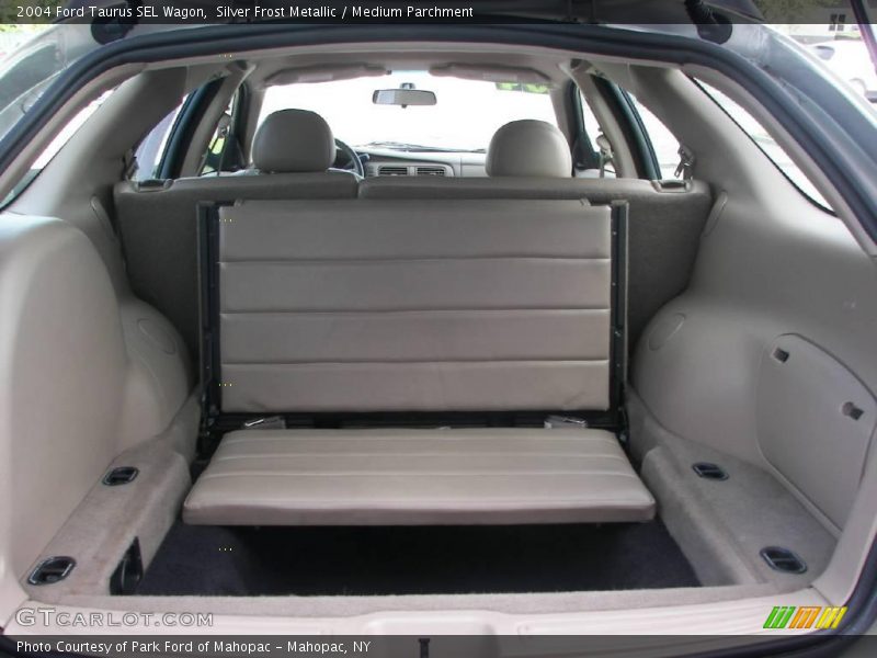 Silver Frost Metallic / Medium Parchment 2004 Ford Taurus SEL Wagon