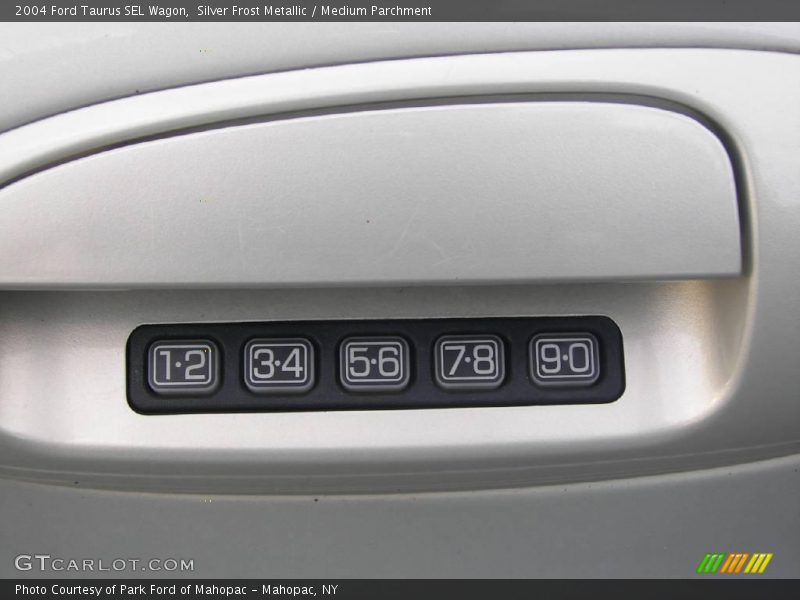 Silver Frost Metallic / Medium Parchment 2004 Ford Taurus SEL Wagon
