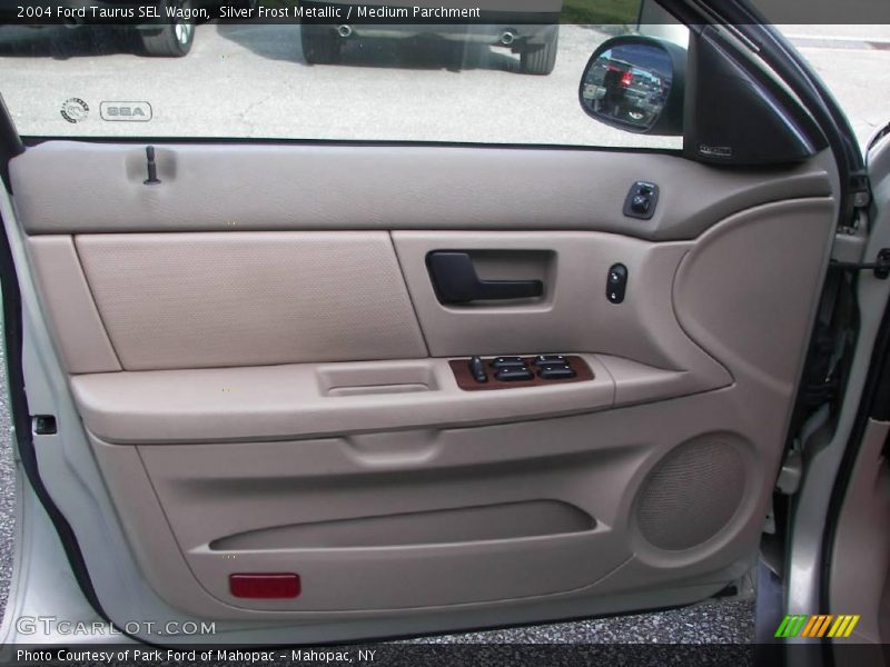 Silver Frost Metallic / Medium Parchment 2004 Ford Taurus SEL Wagon