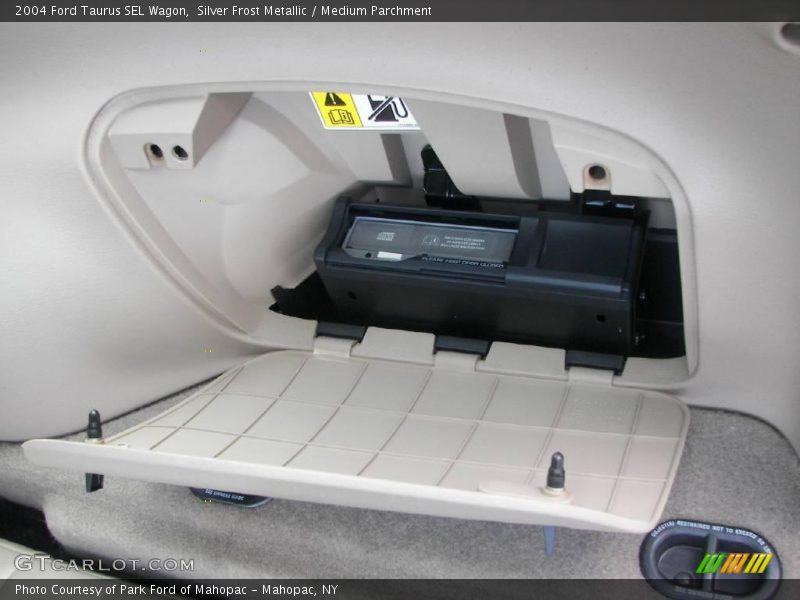 Silver Frost Metallic / Medium Parchment 2004 Ford Taurus SEL Wagon