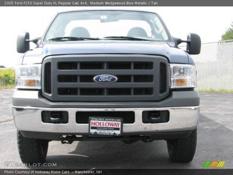 Medium Wedgewood Blue Metallic / Tan 2005 Ford F250 Super Duty XL Regular Cab 4x4