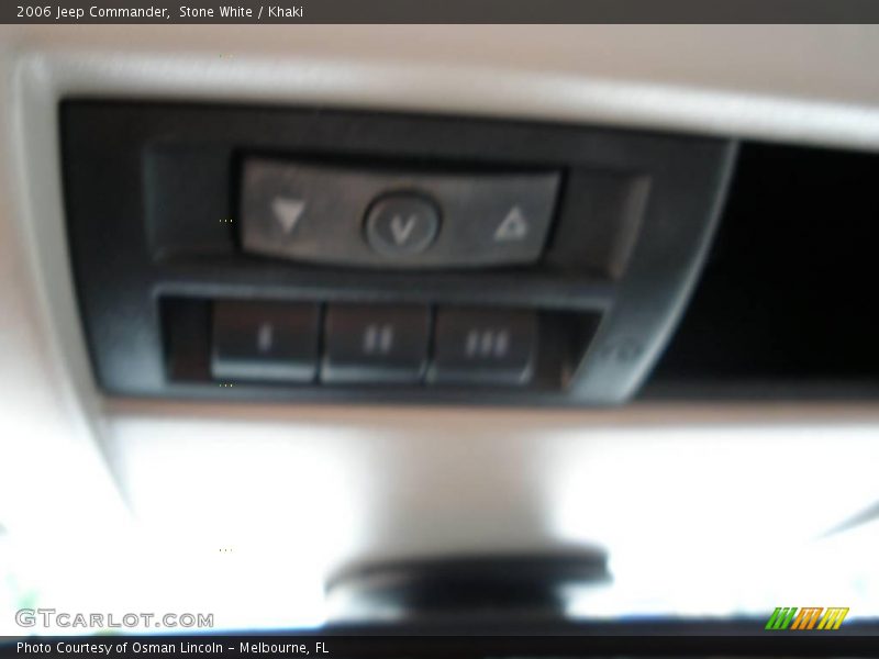 Stone White / Khaki 2006 Jeep Commander