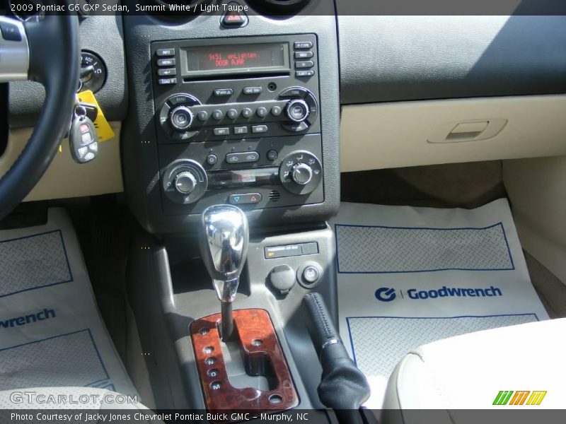 Summit White / Light Taupe 2009 Pontiac G6 GXP Sedan
