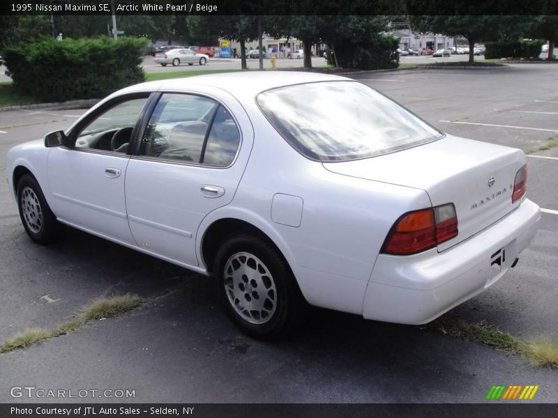 Arctic White Pearl / Beige 1995 Nissan Maxima SE