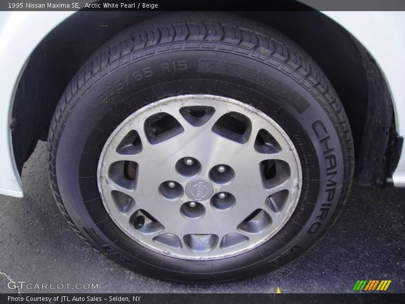 Arctic White Pearl / Beige 1995 Nissan Maxima SE