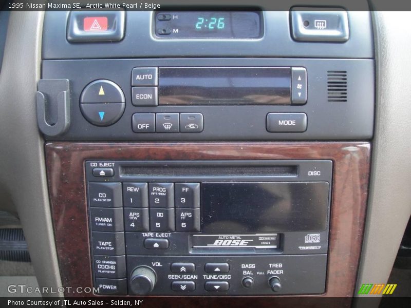 Arctic White Pearl / Beige 1995 Nissan Maxima SE