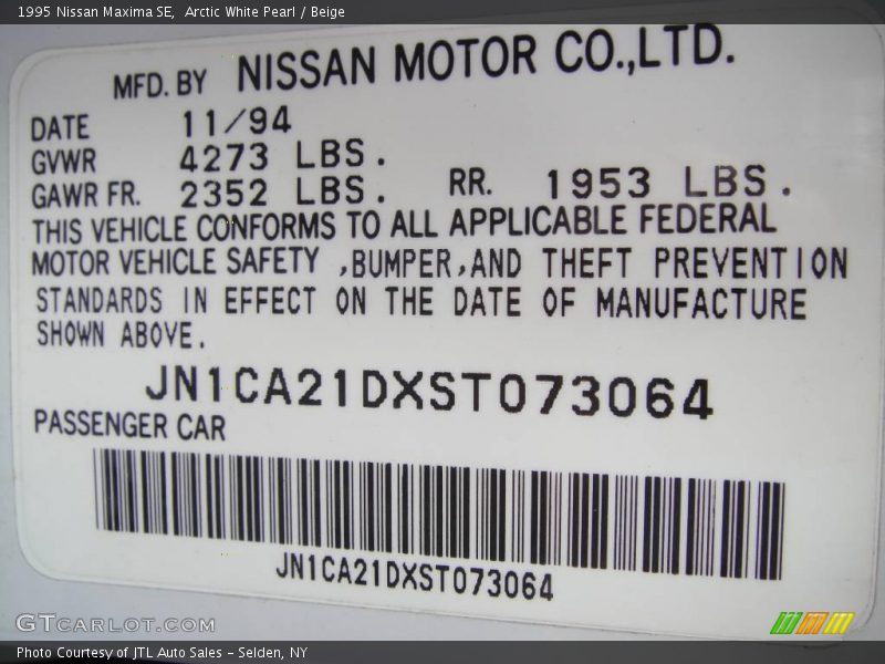 Arctic White Pearl / Beige 1995 Nissan Maxima SE