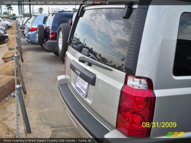 Light Graystone Pearl Coat / Dark Slate Gray 2009 Jeep Commander Sport
