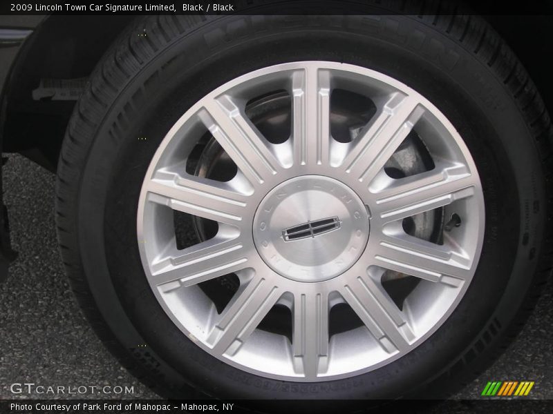 Black / Black 2009 Lincoln Town Car Signature Limited