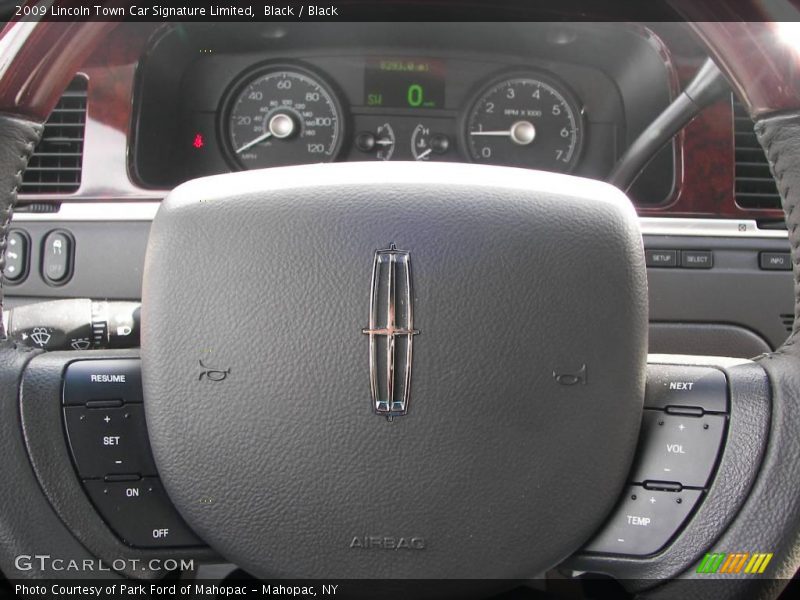 Black / Black 2009 Lincoln Town Car Signature Limited