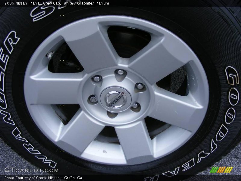 White / Graphite/Titanium 2006 Nissan Titan LE Crew Cab