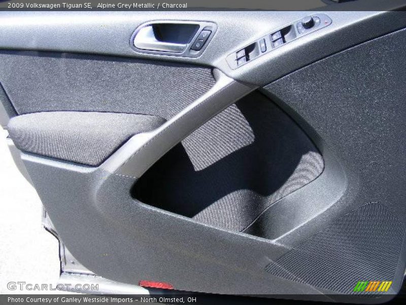 Alpine Grey Metallic / Charcoal 2009 Volkswagen Tiguan SE