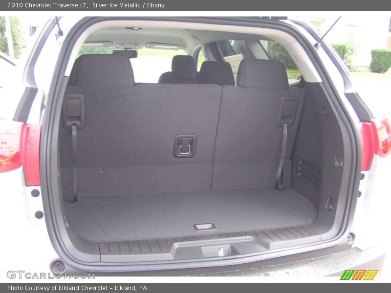 Silver Ice Metallic / Ebony 2010 Chevrolet Traverse LT
