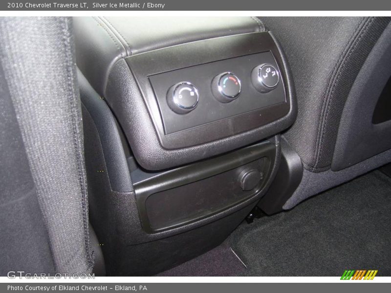 Silver Ice Metallic / Ebony 2010 Chevrolet Traverse LT