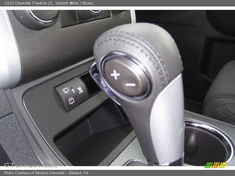 Summit White / Ebony 2010 Chevrolet Traverse LT