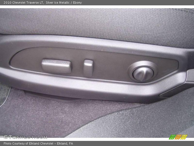 Silver Ice Metallic / Ebony 2010 Chevrolet Traverse LT