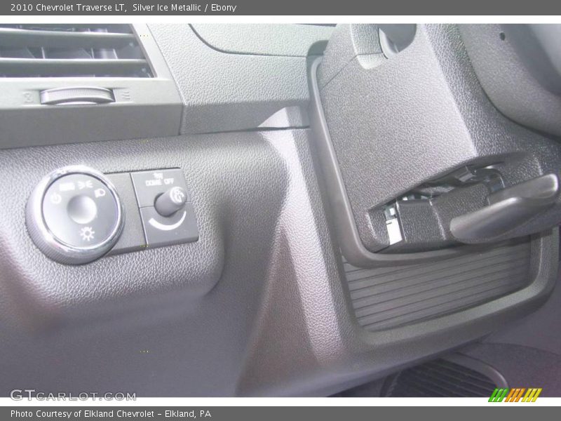 Silver Ice Metallic / Ebony 2010 Chevrolet Traverse LT