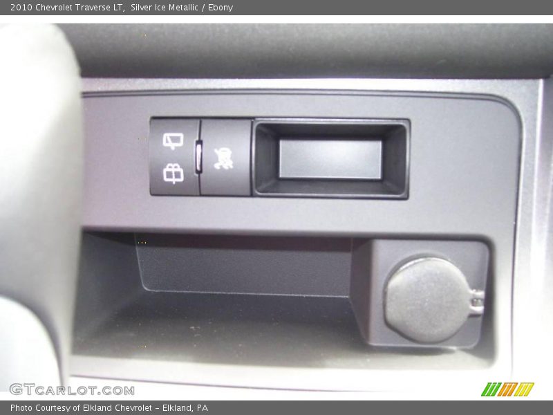 Silver Ice Metallic / Ebony 2010 Chevrolet Traverse LT