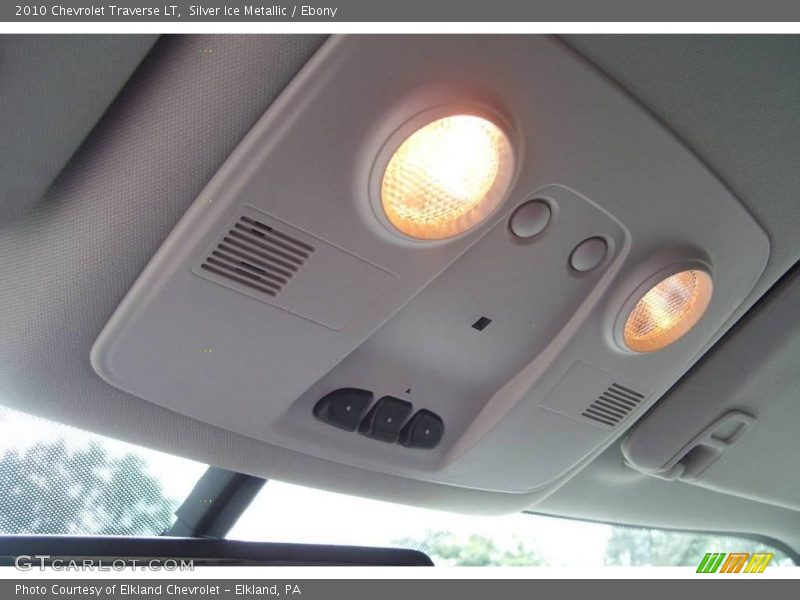 Silver Ice Metallic / Ebony 2010 Chevrolet Traverse LT