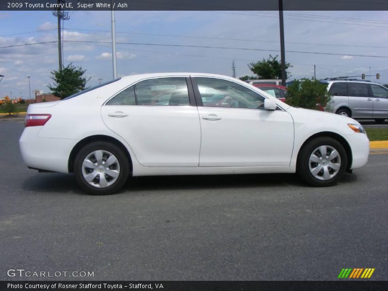 Super White / Ash 2009 Toyota Camry LE