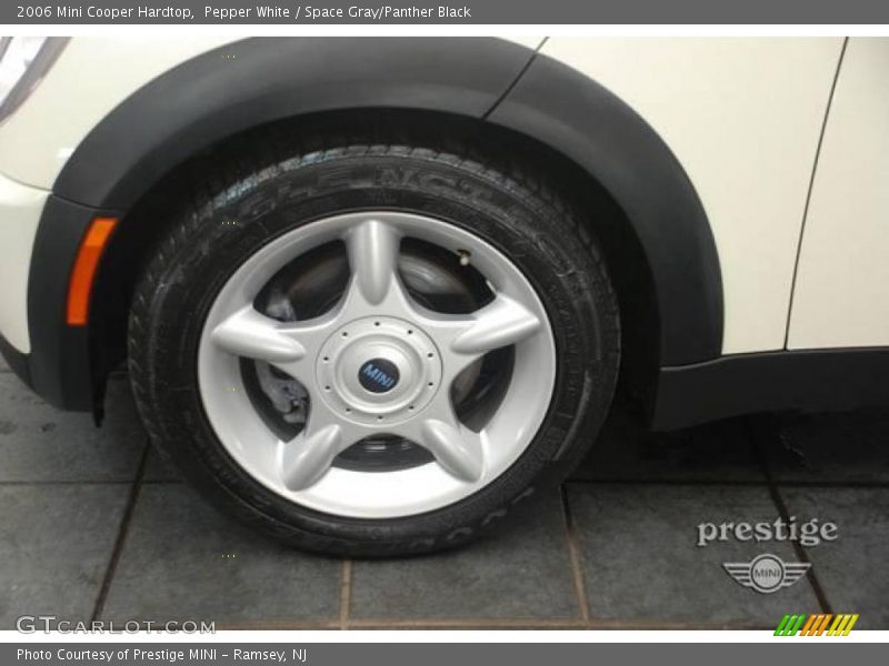 Pepper White / Space Gray/Panther Black 2006 Mini Cooper Hardtop