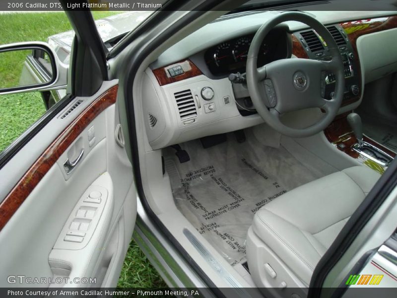 Light Platinum Metallic / Titanium 2006 Cadillac DTS