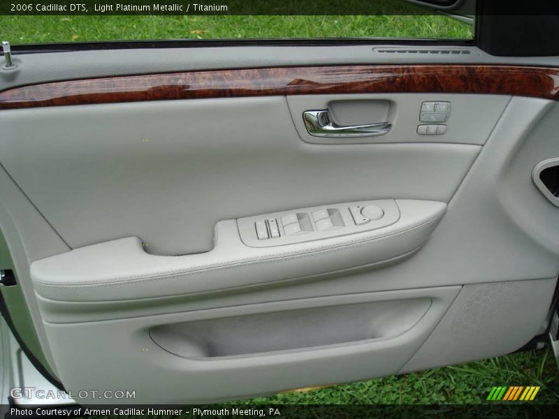 Light Platinum Metallic / Titanium 2006 Cadillac DTS