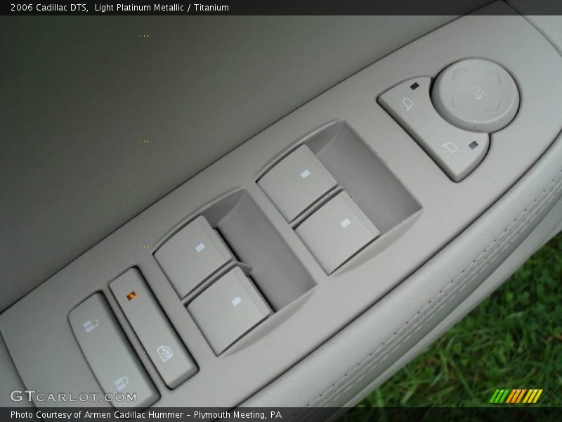 Light Platinum Metallic / Titanium 2006 Cadillac DTS