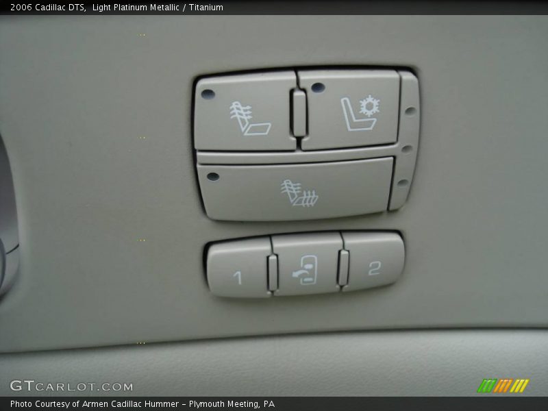 Light Platinum Metallic / Titanium 2006 Cadillac DTS
