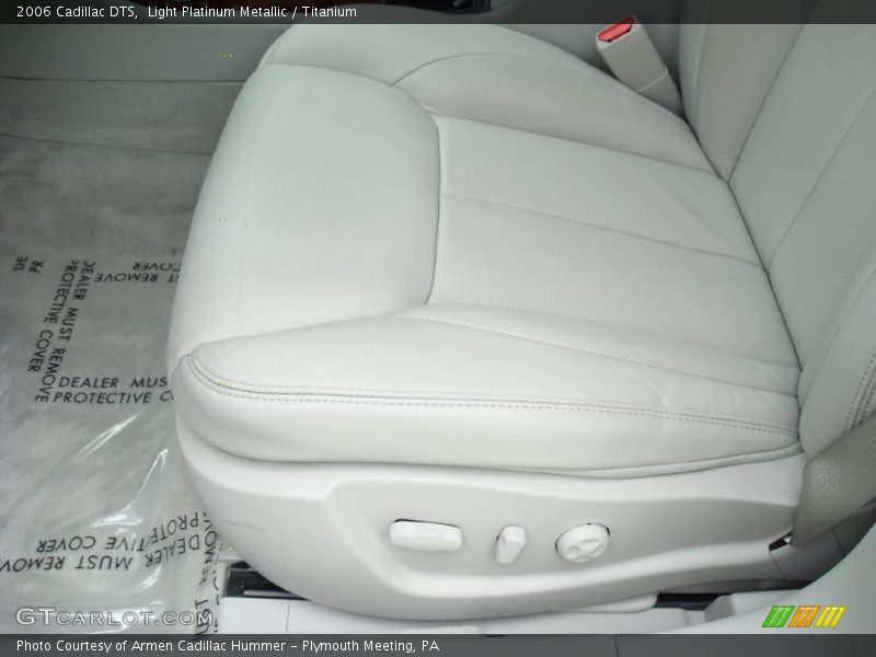 Light Platinum Metallic / Titanium 2006 Cadillac DTS