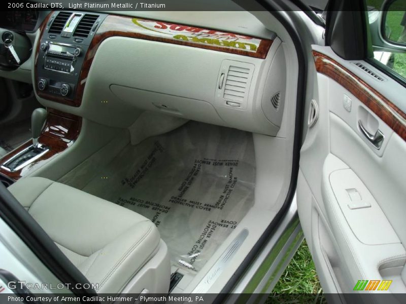 Light Platinum Metallic / Titanium 2006 Cadillac DTS