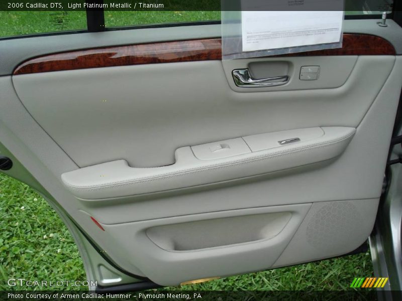 Light Platinum Metallic / Titanium 2006 Cadillac DTS