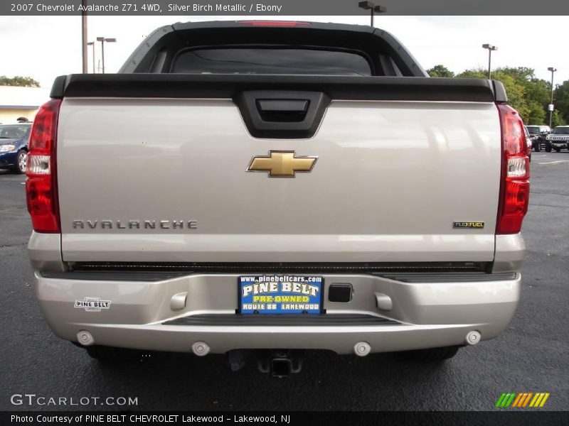 Silver Birch Metallic / Ebony 2007 Chevrolet Avalanche Z71 4WD