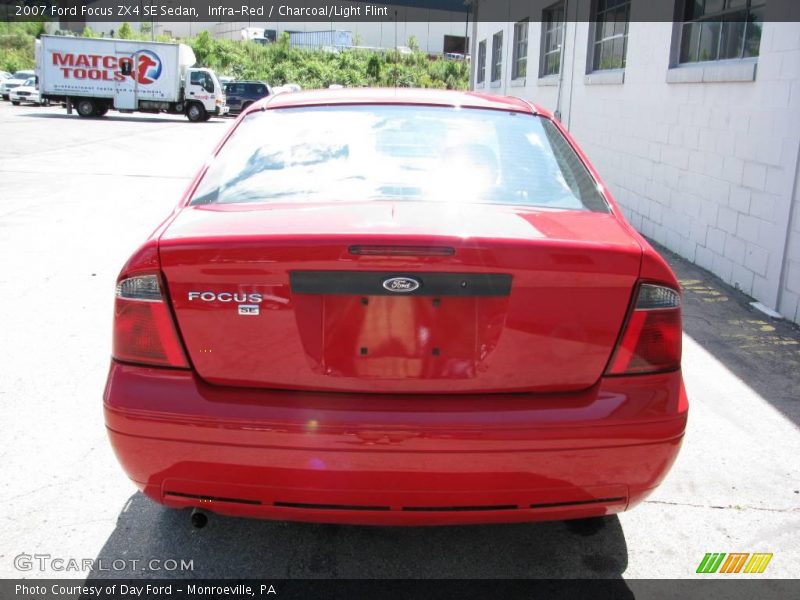 Infra-Red / Charcoal/Light Flint 2007 Ford Focus ZX4 SE Sedan