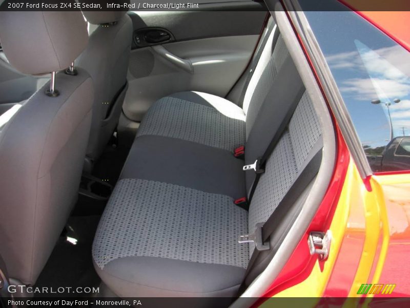 Infra-Red / Charcoal/Light Flint 2007 Ford Focus ZX4 SE Sedan