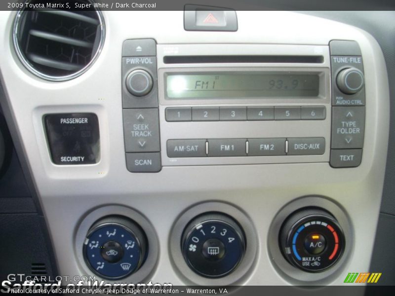 Super White / Dark Charcoal 2009 Toyota Matrix S