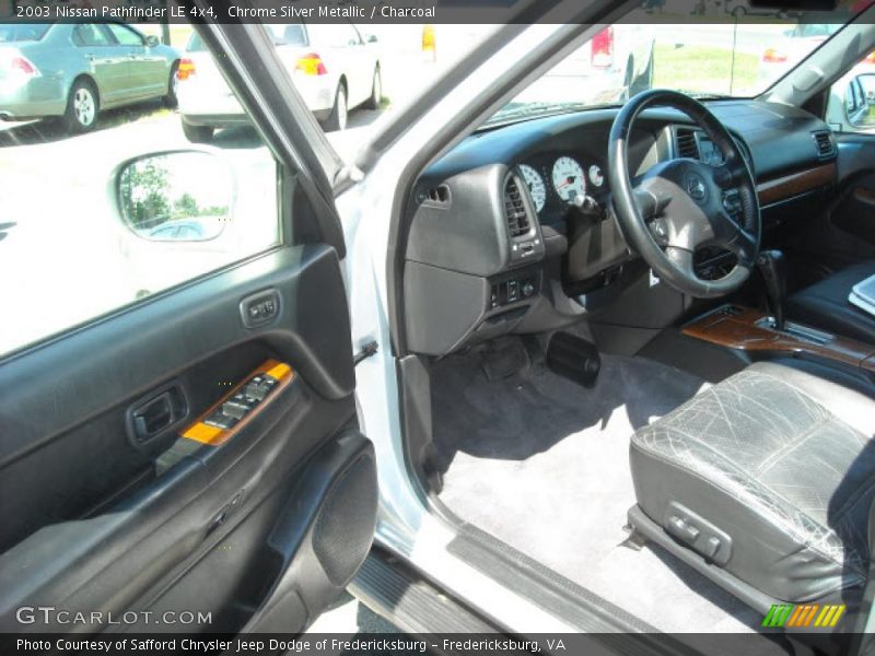 Chrome Silver Metallic / Charcoal 2003 Nissan Pathfinder LE 4x4