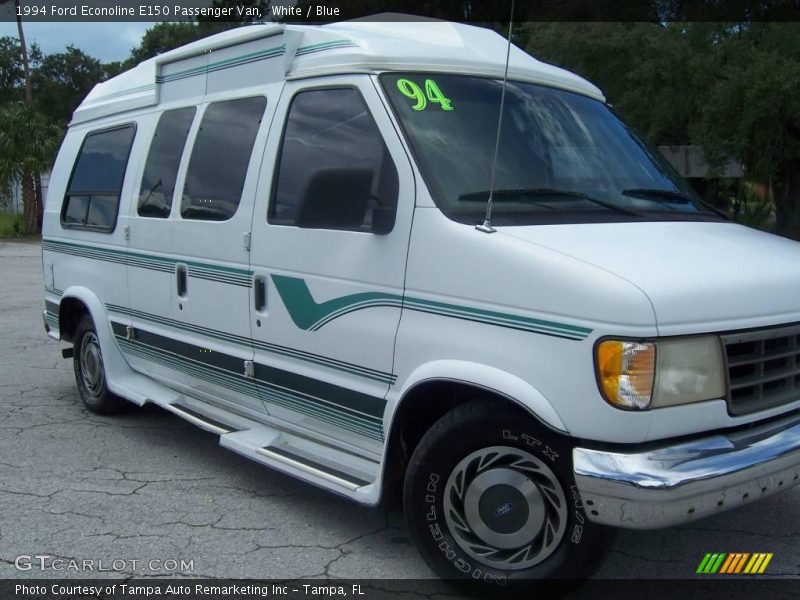 White / Blue 1994 Ford Econoline E150 Passenger Van