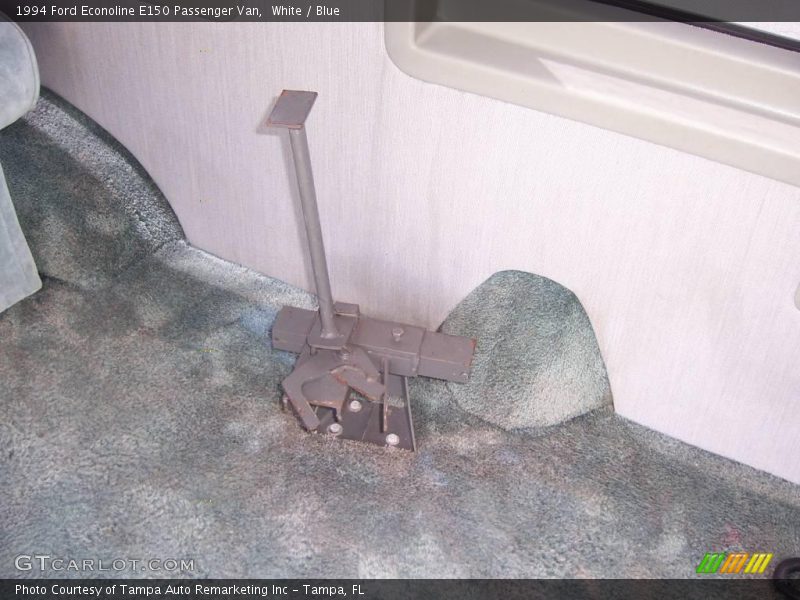 White / Blue 1994 Ford Econoline E150 Passenger Van