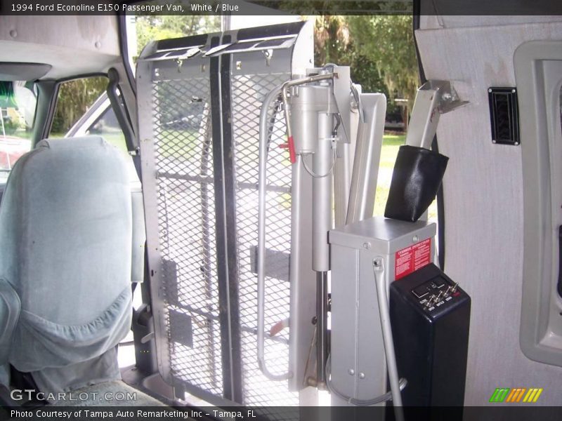 White / Blue 1994 Ford Econoline E150 Passenger Van