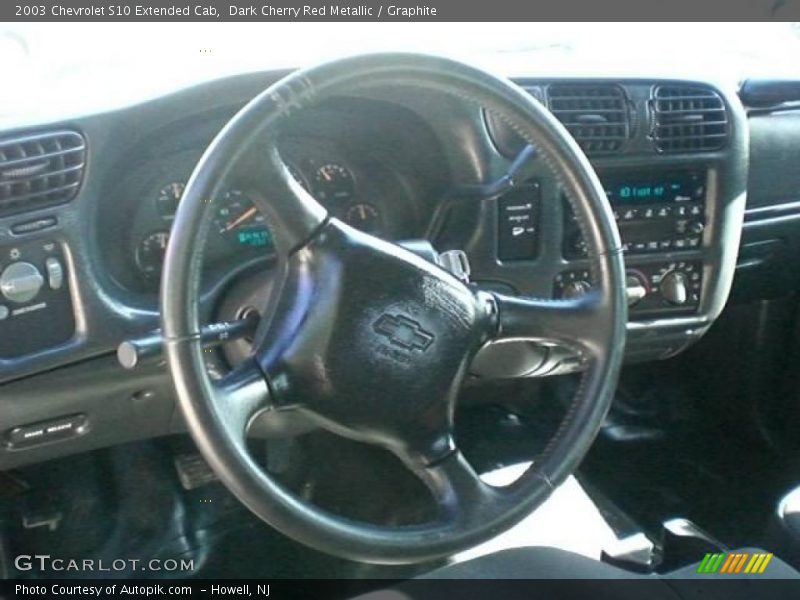 Dark Cherry Red Metallic / Graphite 2003 Chevrolet S10 Extended Cab
