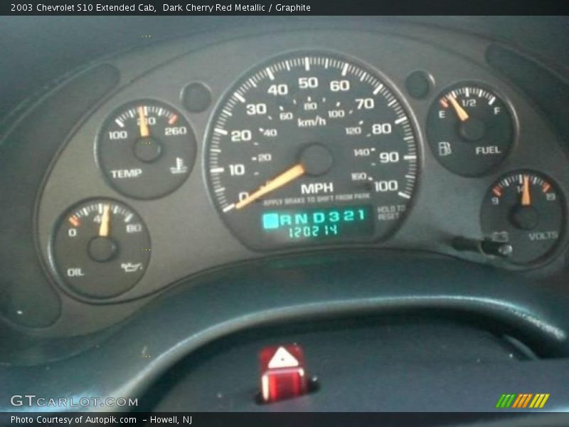 Dark Cherry Red Metallic / Graphite 2003 Chevrolet S10 Extended Cab