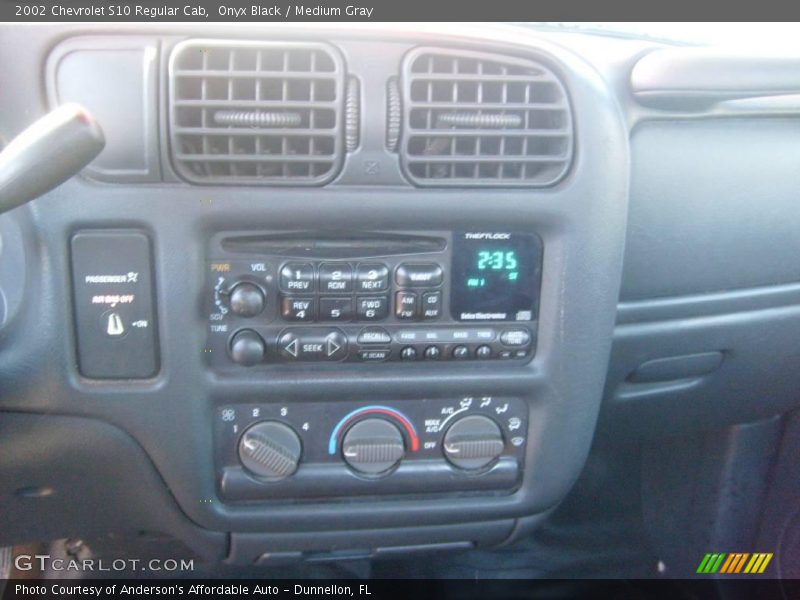 Onyx Black / Medium Gray 2002 Chevrolet S10 Regular Cab