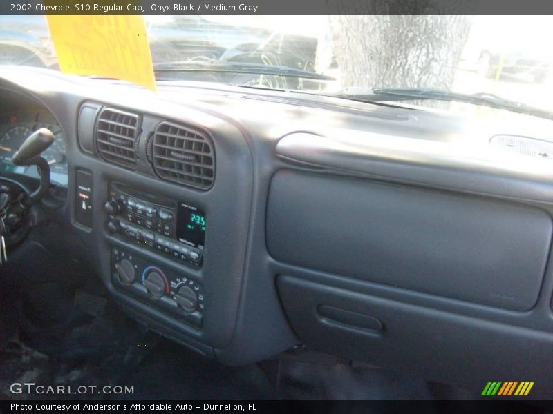 Onyx Black / Medium Gray 2002 Chevrolet S10 Regular Cab