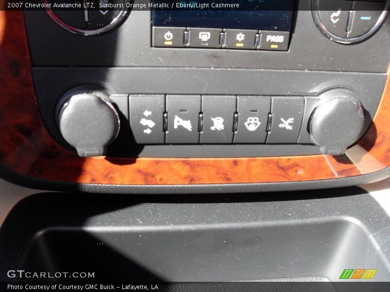 Sunburst Orange Metallic / Ebony/Light Cashmere 2007 Chevrolet Avalanche LTZ